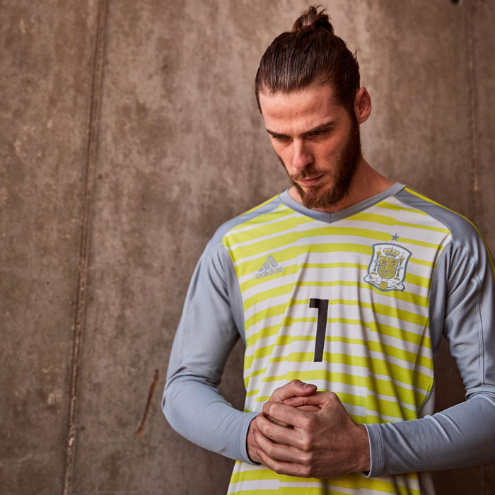 スペイン代表、W杯アウェイユニフォームを発表！デザインは「80年代adidas」｜写真6