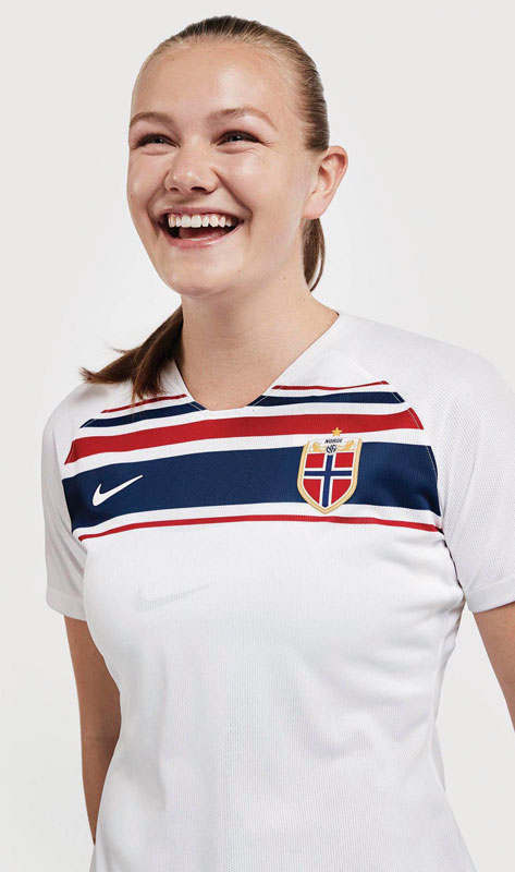 ノルウェー女子代表、「セーター」に触発のW杯新ユニフォームを発表！｜写真4