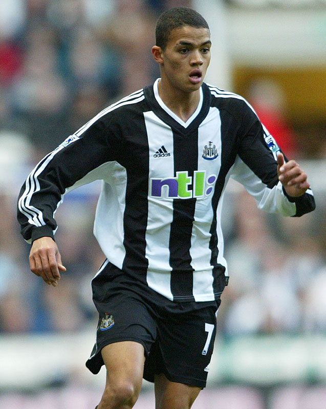 武藤嘉紀の新天地、ニューカッスルの「25年間分のホームキット」をまとめて見る｜写真9