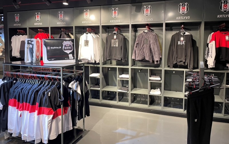 【トルコ紀行文】ここはアパレルショップ？ベシクタシュのオフィシャルショップに行ってみた｜写真6