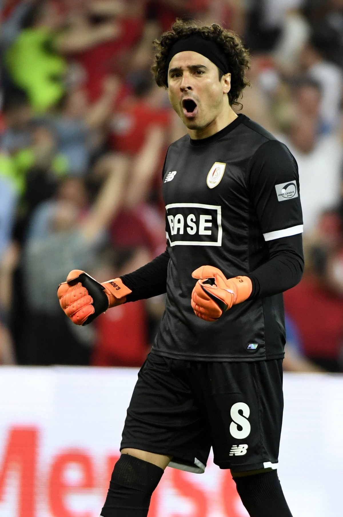 浦和と対戦したGKの「5」だけじゃない！フィールドプレーヤーっぽい背番号を着けた守護神たち｜写真2