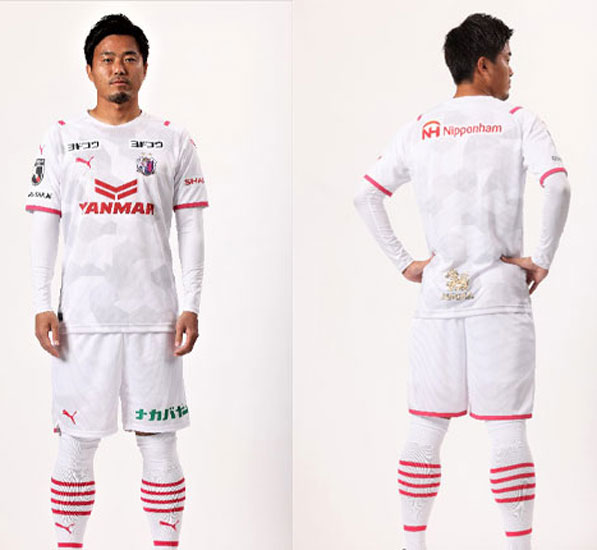 セレッソ大阪、「桜が満開」の2021新ユニフォームを発表！｜写真4