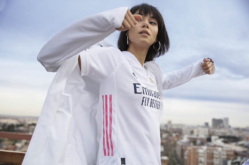 レアル・マドリー、2020-21新ユニフォームを発表！色は大胆な「ピンク」｜写真7