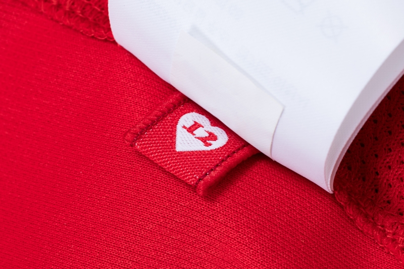 浦和レッズ、2018新ユニフォームを発表！今年は肩に「ダイヤモンド」｜写真7