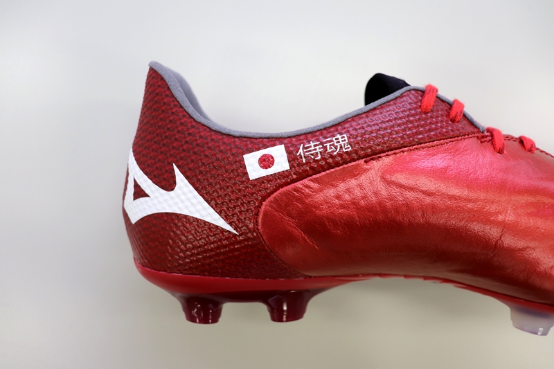 MIZUNOのスパイク、本田着用モデルはやっぱり特別仕様！その理由が胸アツ｜写真12