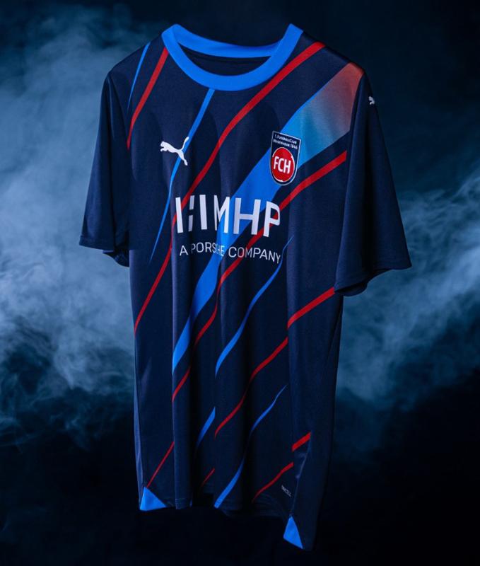 悲願の初昇格！ハイデンハイムが23-24新ユニを発表　歴史的な「ブンデス1部ユニ」に｜写真3