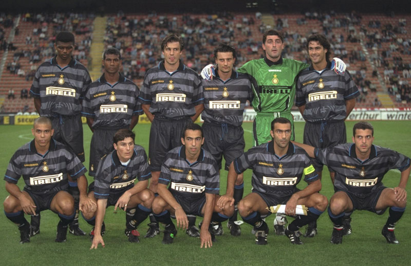 インテル、2020-21新サードユニフォーム発表！デザインは「あの懐かしユニ」｜写真3