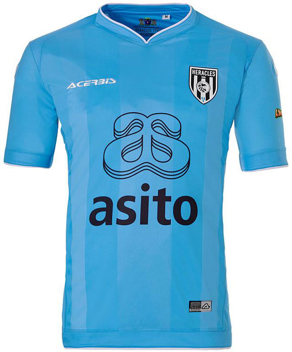 好調ヘラクレスの2018-19ユニフォーム、バイクで有名な「アチェルビス」製だ｜写真5