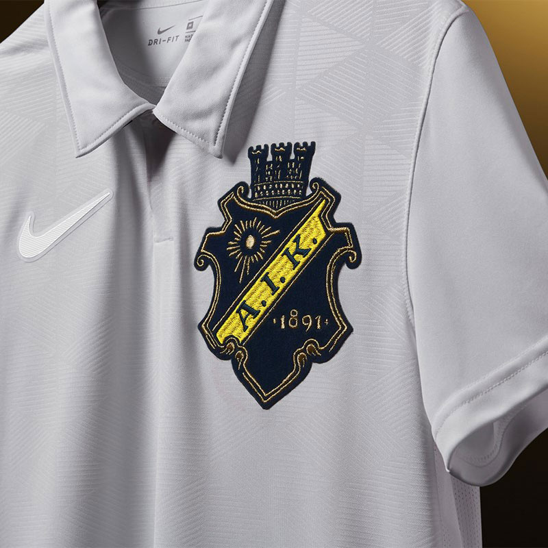 名門クラブAIK、「でかエンブレム」のユニフォームを発表！でも即完売に｜写真3