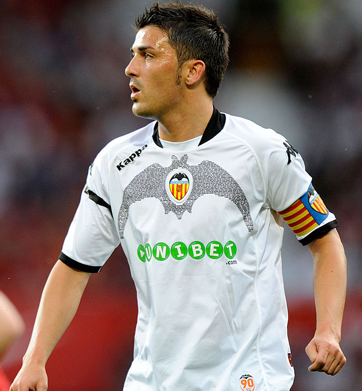 神戸移籍のダビド・ビジャ、「177ゴールを決めた名門時代」のユニフォーム｜写真8