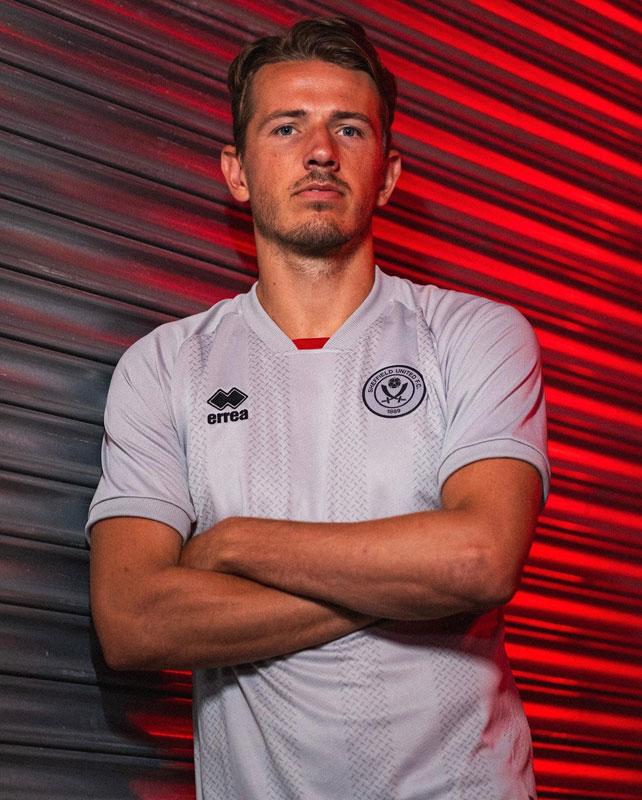 プレミア“昇格組”のシェフィールド・U、2つの新ユニを発表！「激動の歴史」と「鉄の街」をデザイン｜写真7