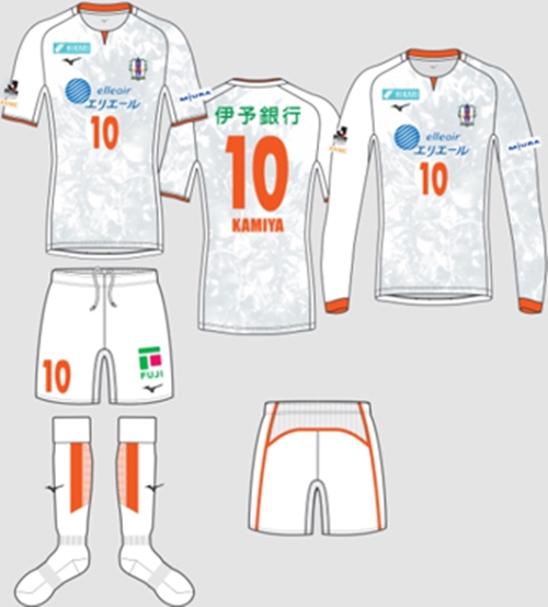 愛媛FC、2018新ユニフォームを発表！「伊予柑」を大胆にデザイン｜写真6
