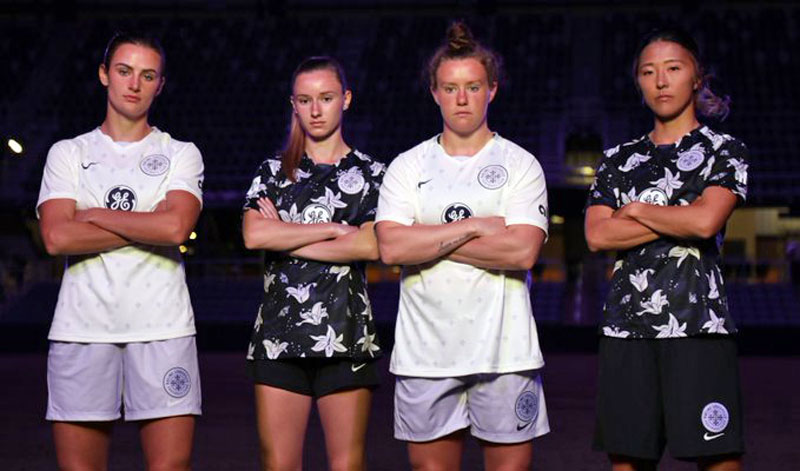 永里優季のルイビル、花柄が美しい新ユニフォームを発表！選手着用姿も掲載｜写真5