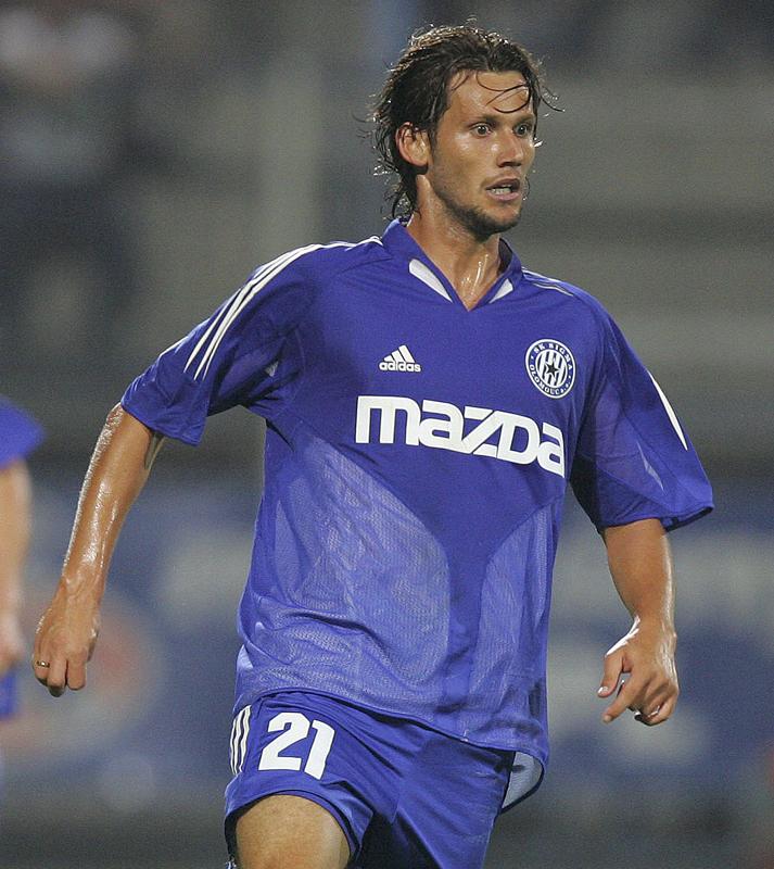 Jリーグにも！胸に『MAZDA』を付けたユニ、実は5チームもあるのを知っているか｜写真5