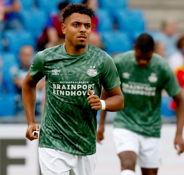  秀逸デザインが欲しくなる！美しいプレマッチジャージTOP15｜写真6