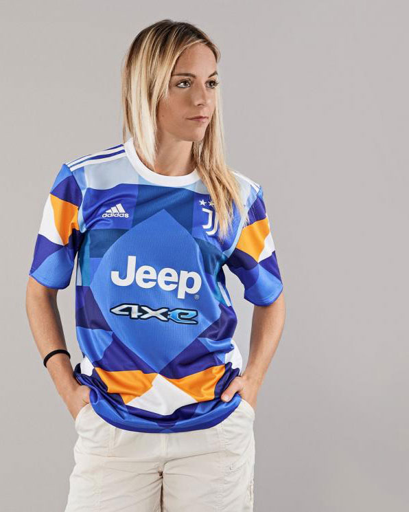 ホームで着用！ユヴェントス、「芸術家とコラボ」の新ユニフォームを発表｜写真7