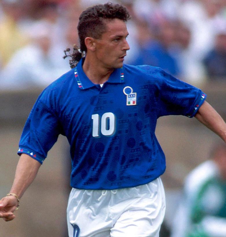 独断と偏見で選ぶ！イタリア代表、「最高にかっこいいユニフォーム」8選｜写真8