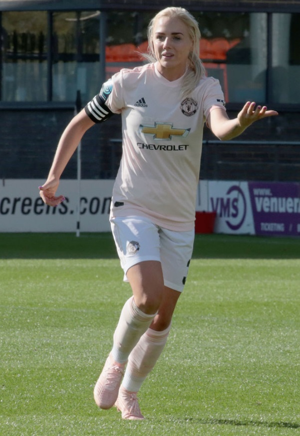 同系色コーデ！「ユニフォーム＋スパイクの美しい着こなし」を見よう｜写真13