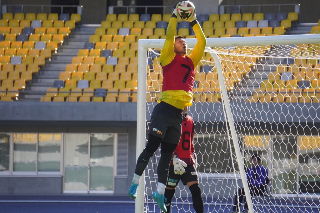 J3からJ1に電撃移籍した守護神がトライアウトに初挑戦！松本山雅GK薄井覇斗「今年1年間で得られたものは僕にとってすごく大きな財産です」｜写真3