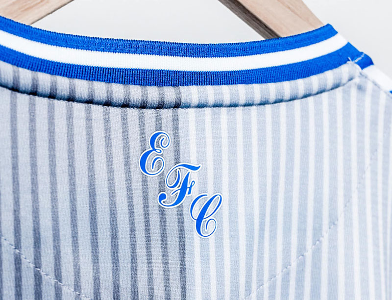 エンブレムが消失？！エヴァートン、胸に「アイコン」の新サードユニを発表　背面に“懐かしロゴ”復活｜写真6