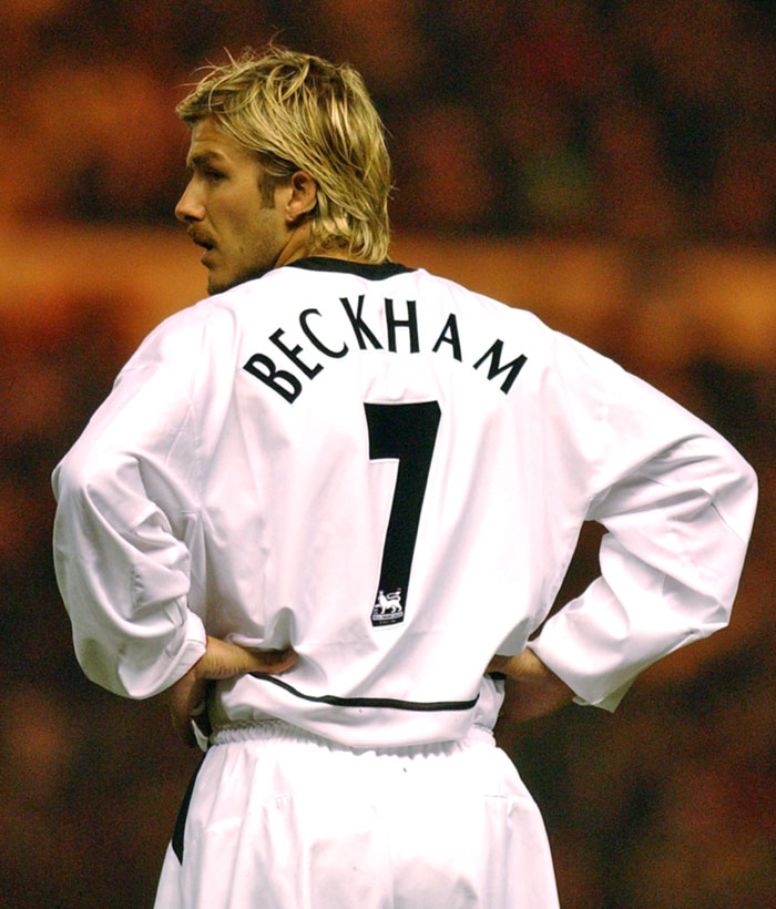 懐かしの白ユニ！マンチェスター・U、「初のNIKE」02-03アウェイユニフォーム｜写真4