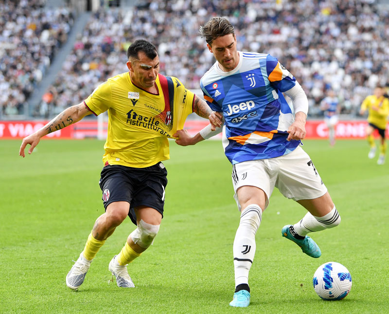 ミランとユヴェントスの斬新コラボユニフォーム、「一度きり」で試合に登場！｜写真8