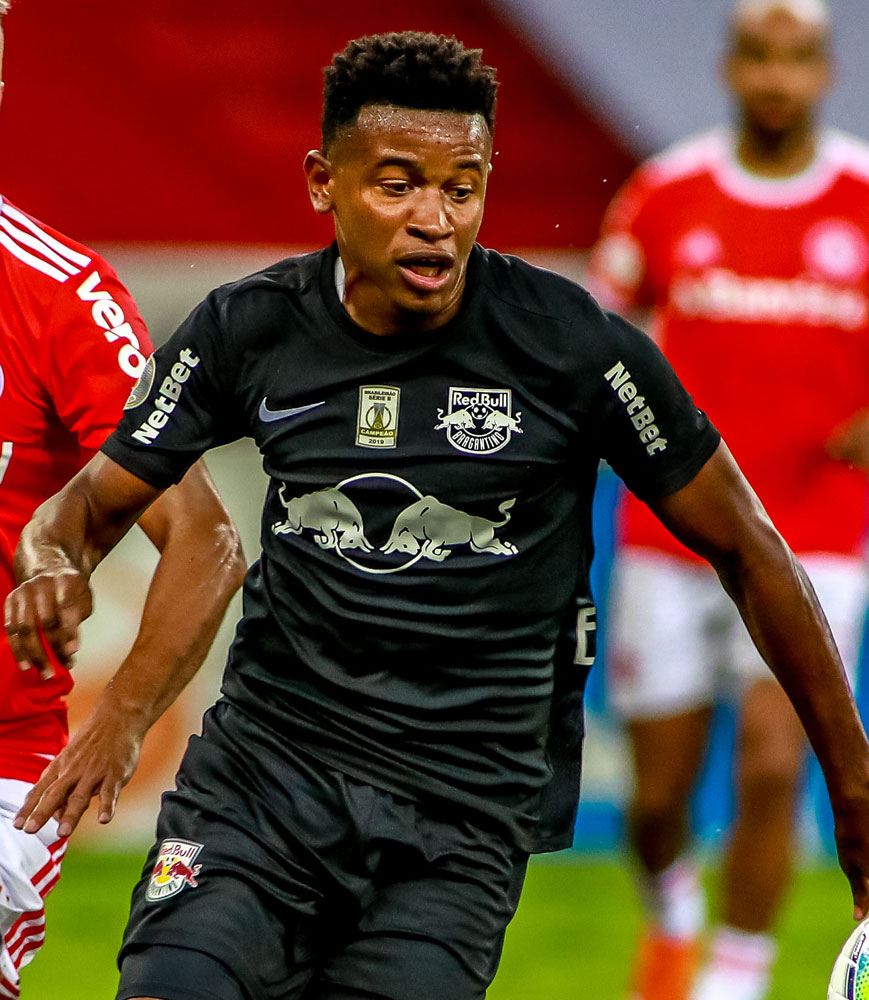 ついにJリーグ参入？最高にかっこいい「レッドブル」ユニフォーム5選｜写真2