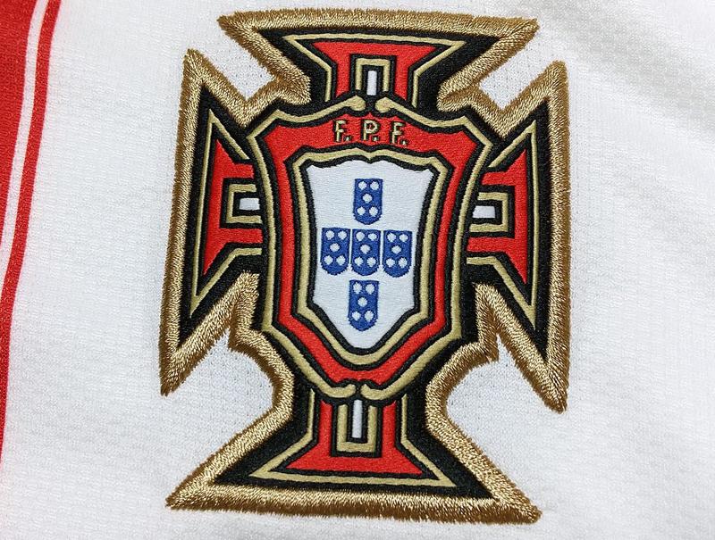 ポルトガル代表、“歴史を着る”国旗ストライプ！今こそ推したい「懐かしユニフォーム」｜写真6