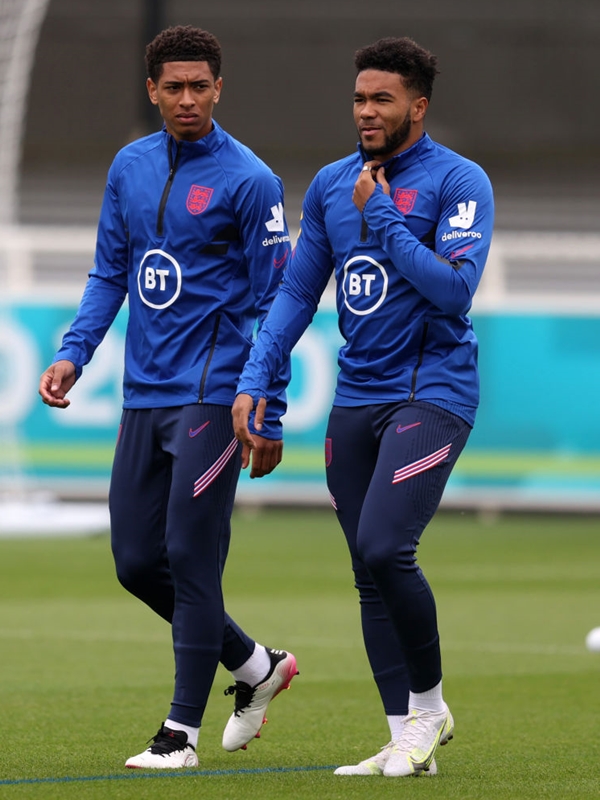 若きタレント軍団！イングランド代表の着用スパイクまとめ（EURO2020）｜写真24