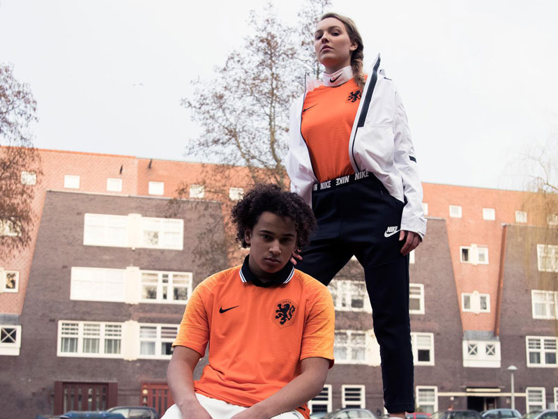 オランダ代表、2018新ユニフォームを発表！“黒いライオン”が帰ってきた｜写真8