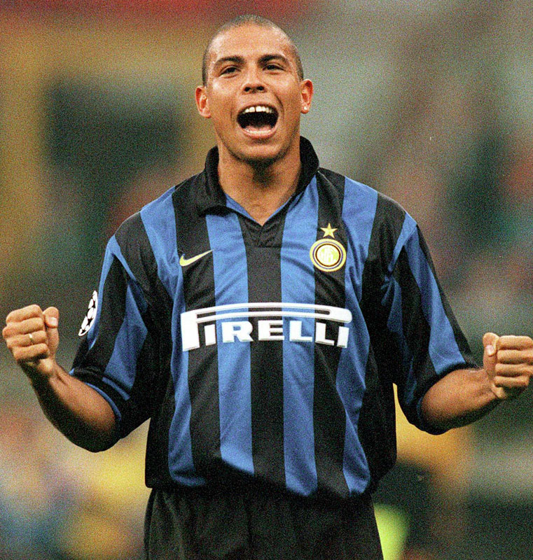 懐かしいぞ！セリエA、98-99シーズンの「郷愁を誘うユニフォーム」8選｜写真7