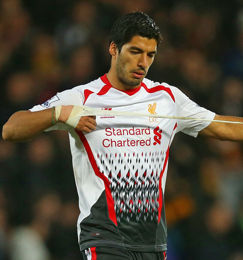 南野、着なくてよかった？リヴァプールの「ちょっと酷いユニフォーム」4着｜写真3