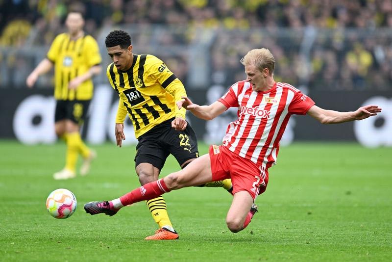 メッシが1位じゃない！今季の「最強ドリブラー」はこの10人。アジア人選手も｜写真8