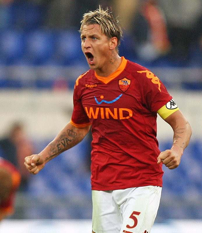 UECL決勝！ローマとフェイエノールト、懐かしの「名作ユニフォーム」｜写真5