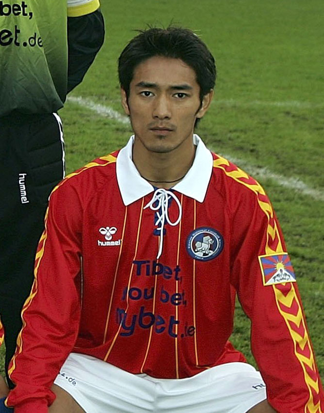 胸の“編み上げ”が最高にカッコいい「紐付きユニフォーム」9選｜写真5