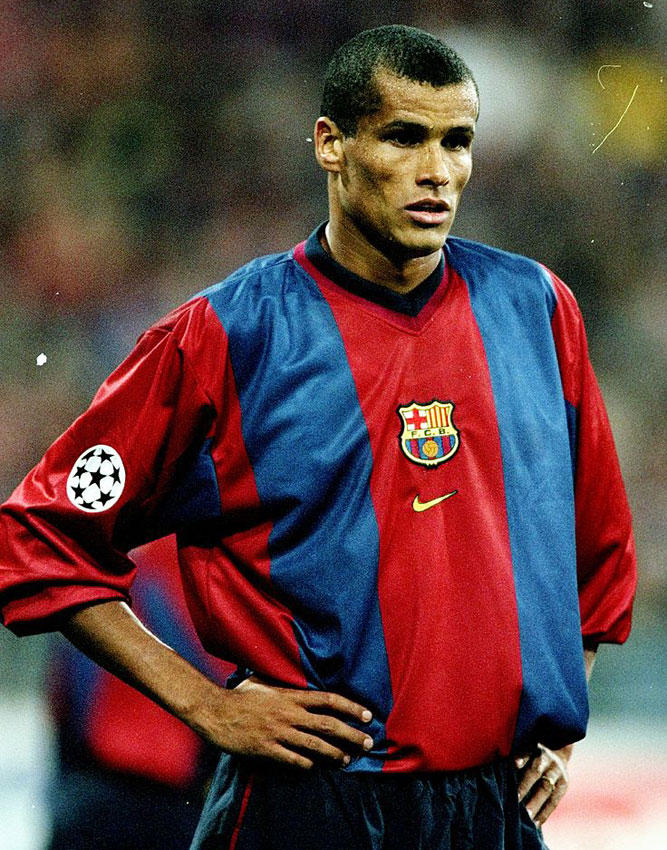 バルセロナ、98-99ユニフォームのリメイク版を発表！オリジナルの画像も掲載｜写真6