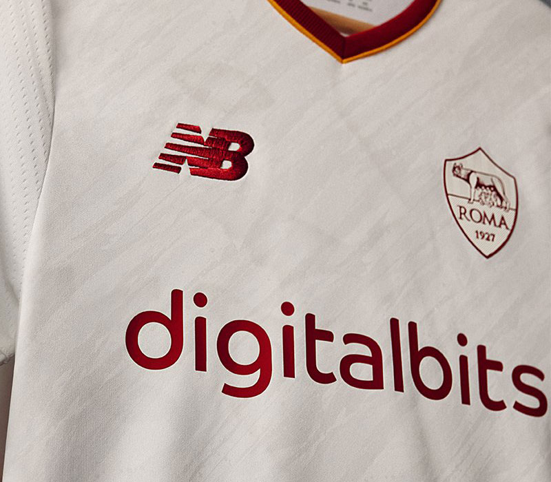 ローマが22-23新アウェイユニフォームを発表！気品ある「新古典主義」デザイン｜写真3