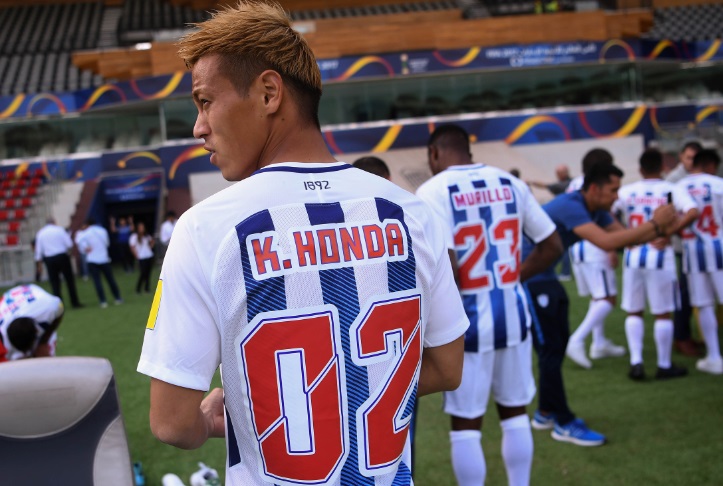 久保建英も！攻撃的MFなのに「変な背番号」だった7人の選手｜写真2