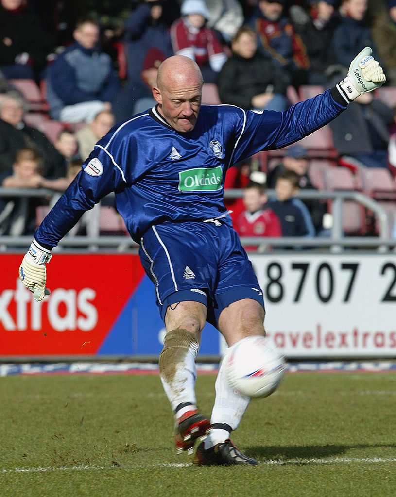 サッカーの歴史上「最も多くの試合に出場した」鉄人サッカー選手5名｜写真3