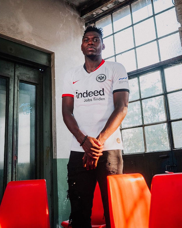 長谷部のフランクフルト、「120周年記念」の2019-20新ユニフォームを発表！｜写真6