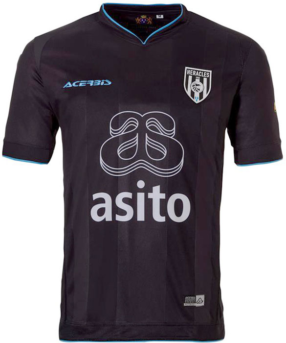 好調ヘラクレスの2018-19ユニフォーム、バイクで有名な「アチェルビス」製だ｜写真9