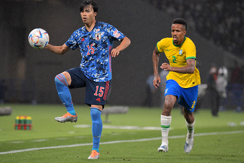 三笘薫、「超ドリブル」で涙目にさせた3名と完璧に止められた3名｜写真3