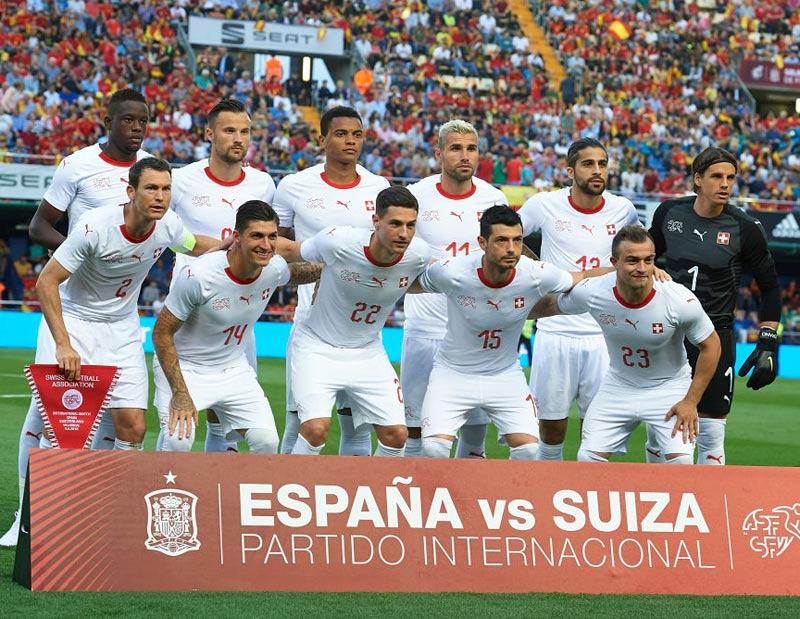 スイス代表、“国旗の赤”が際立つロシアW杯アウェイユニフォーム｜写真4