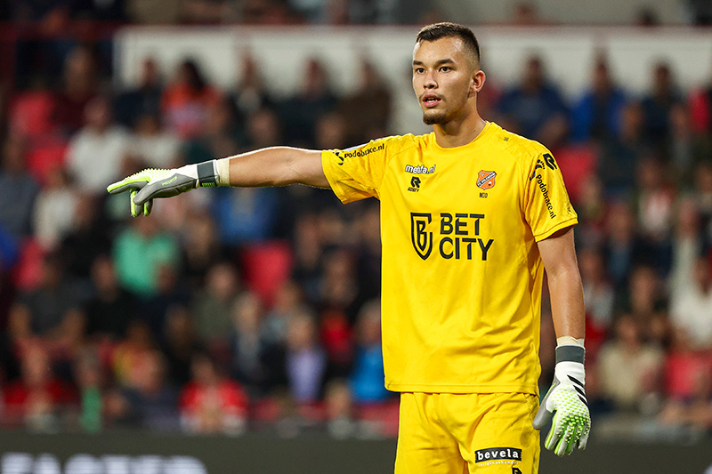 GK鈴木彩艶を外してでも…日本代表に呼ぶべきゴールキーパー5名｜写真5