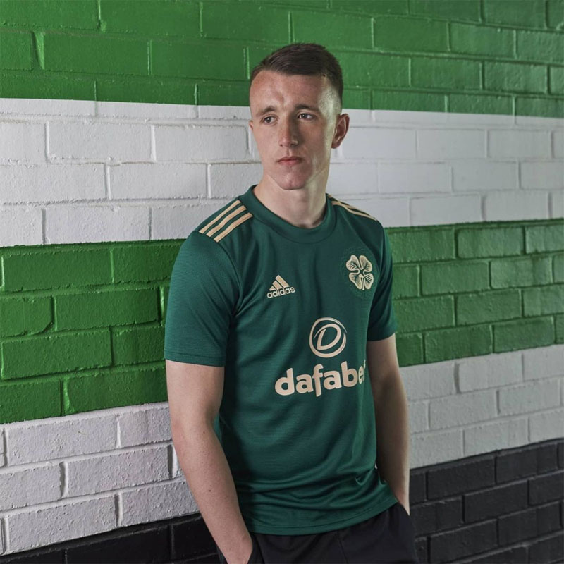 セルティック、2021-22新アウェイユニフォーム発表！胸に「四つ葉のクローバー」｜写真4