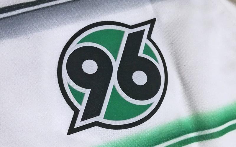 酒井宏樹、ハノーファー移籍から10年！今こそ推したい「懐かしユニフォーム」｜写真5