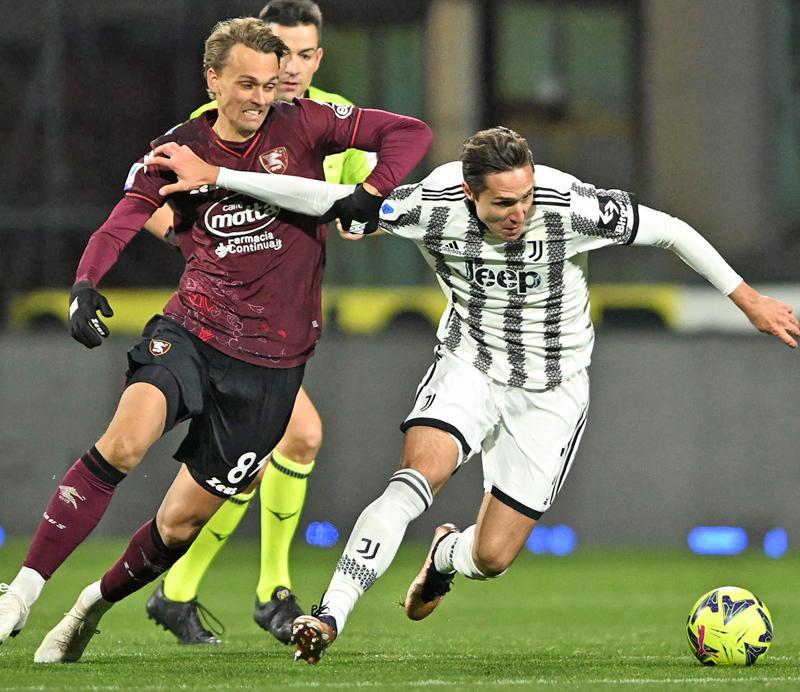 さすが愛の国！サレルニターナに「聖バレンタインデー」ユニフォームが登場｜写真4