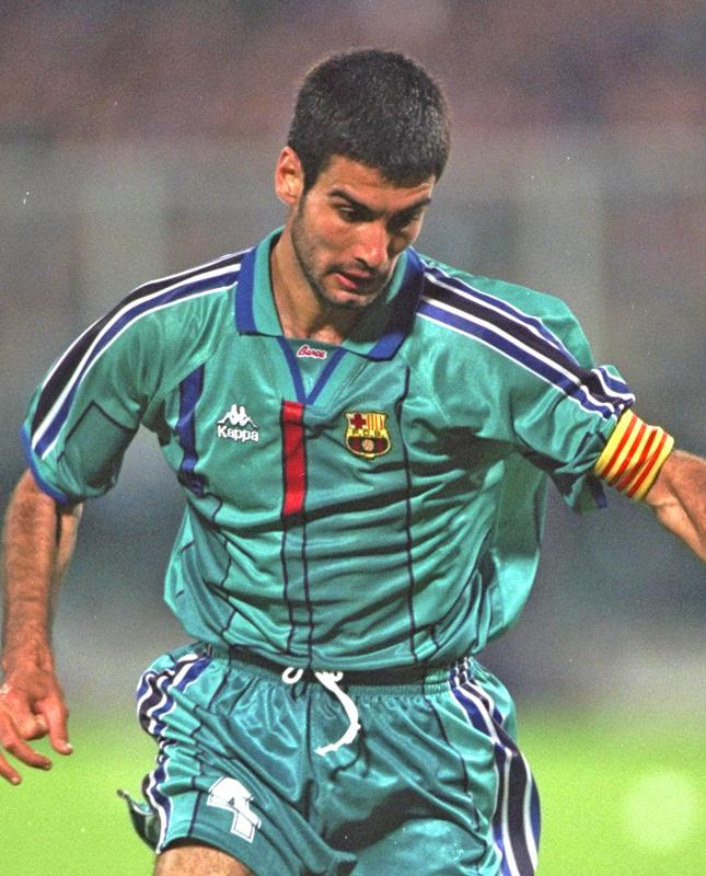 バルセロナが“DNA”を受け継ぐ新サードユニを発表！メッシ、グアルディオラも着たカラーが復活｜写真4