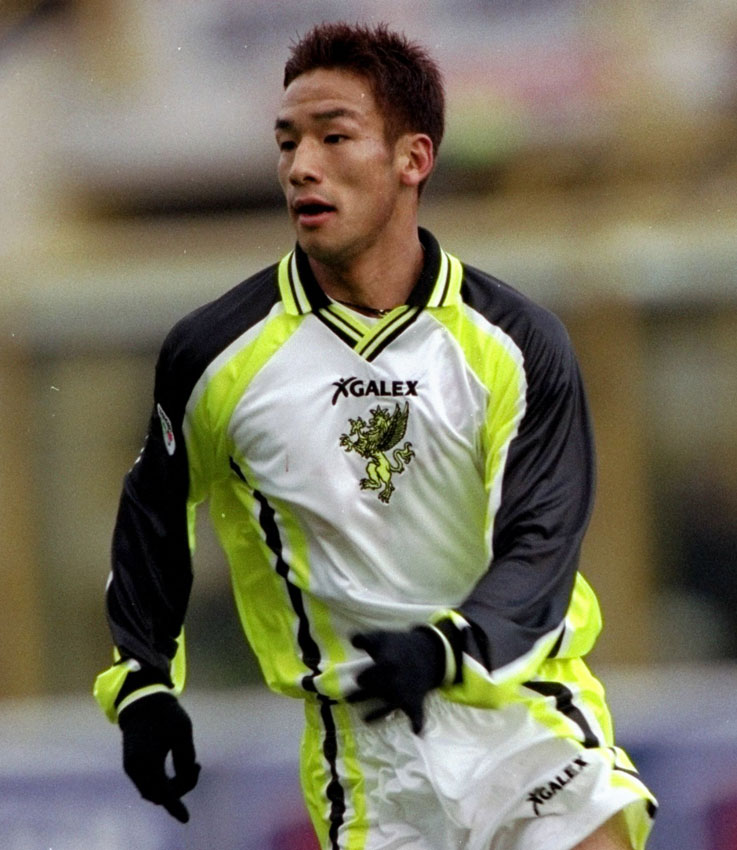 中田英寿、印象に残る「伝説のセリエA時代」ユニフォーム7着｜写真2