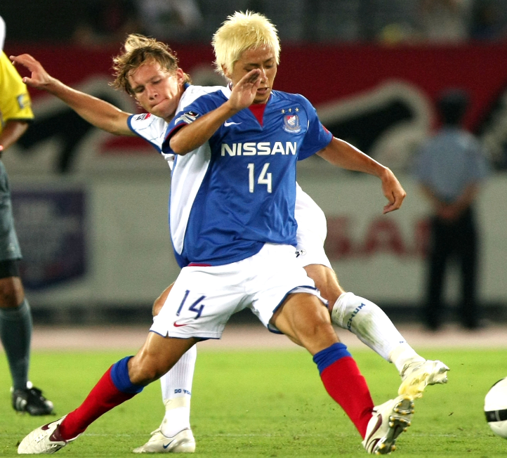 横浜F・マリノス＆川崎フロンターレの両チームでプレーした現役選手｜写真2